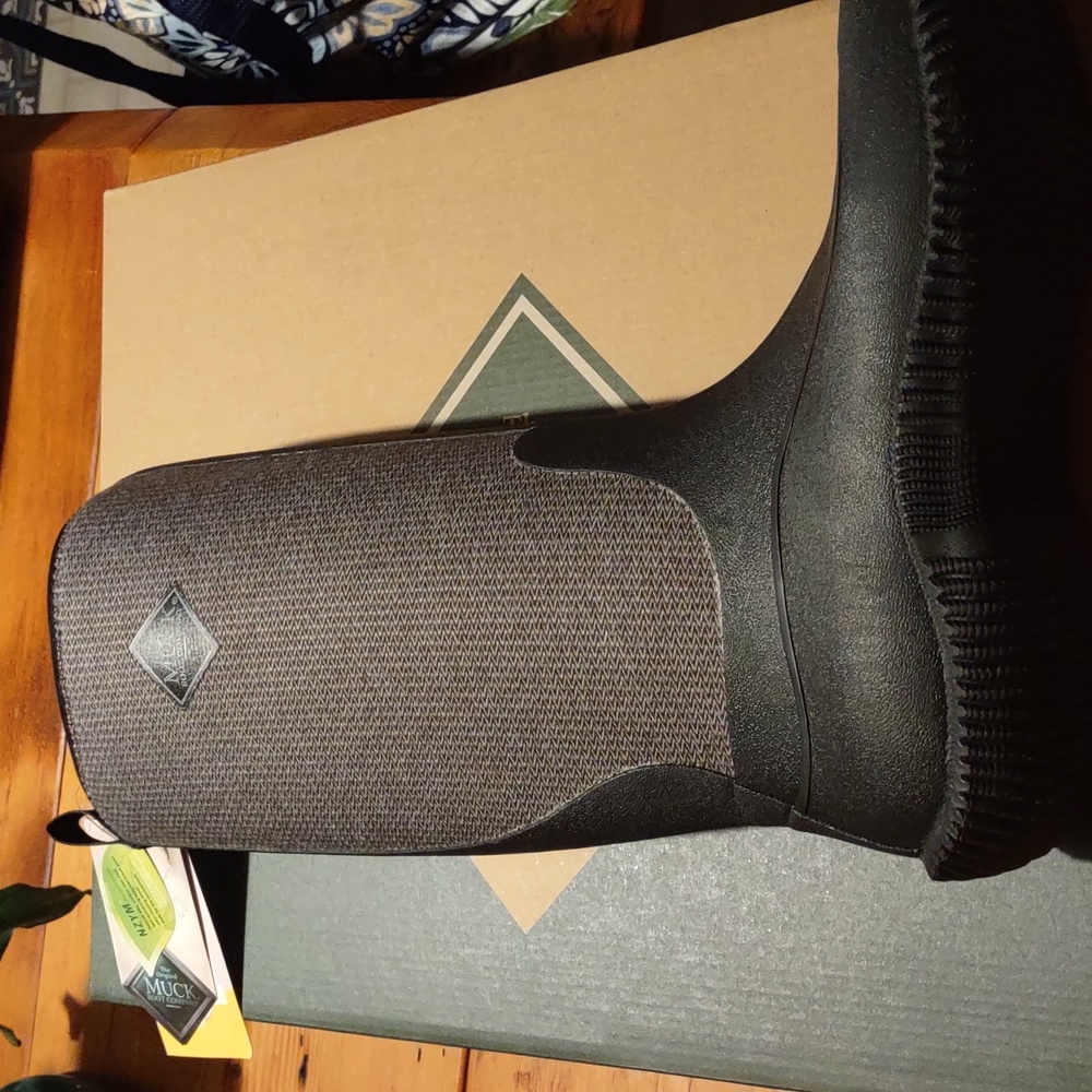 New in box muck boots women's hale black with fuzzy herringbone sz 9